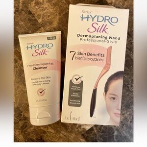 New Schick Hydro Silk Bundle: Dermaplaning Wand with 6 refills and cleanser.